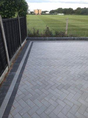 New paving patio with different color paving border