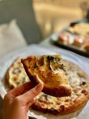 Truffle mushroom pizza