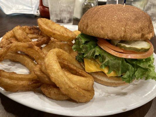 Cafe725 Burger w/ Onion Rings