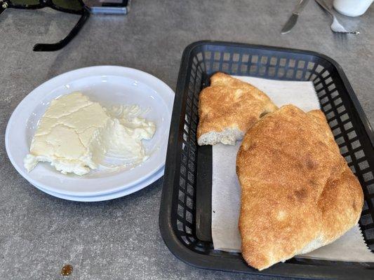 Kemar is amazing so is the homemade samoon bread