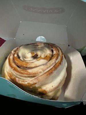 Large Cinnabon Classic Rol