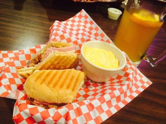 Cuban Sandwich with Mac and Cheese with a Tall blue moon mug.