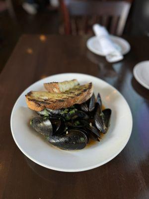 $10 Mussels on Happy Hour