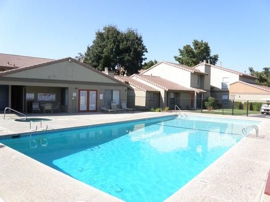 River Oaks Apartments Pool