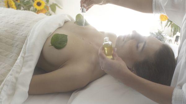 breast facials 
to lift and nourish your décolleté and neck