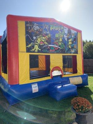 Our most standard bounce house!