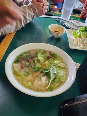 Chicken middle with rice noodle and bbq pork