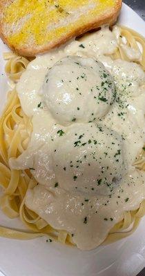 Fettuccine Alfredo with meatballs