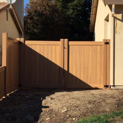 Wood Grain Vinyl Fence