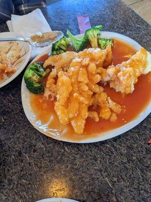 甜酸松鼠魚，this is deep fried fish we ordered it from the traditional Chinese menu that was very good, and boneless.