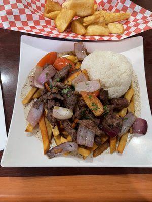 Lomo saltado