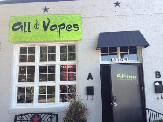 The front of one of the nicest largest ecig / eliquid stores in the metroplex! Please come hang out.