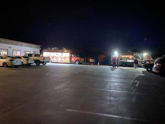 Parking lot with food trucks