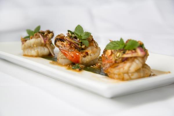 Pla Goong (grilled king prawns)