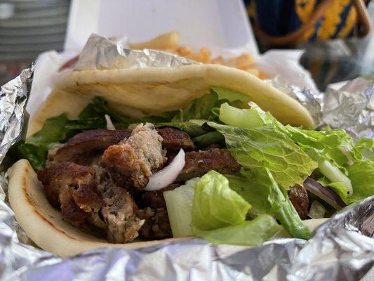 Reg gyro with garlic fries