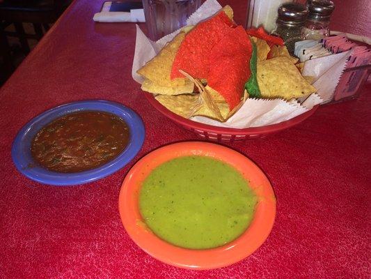 Green sauce legit!! Red sauce waayyy too spicy