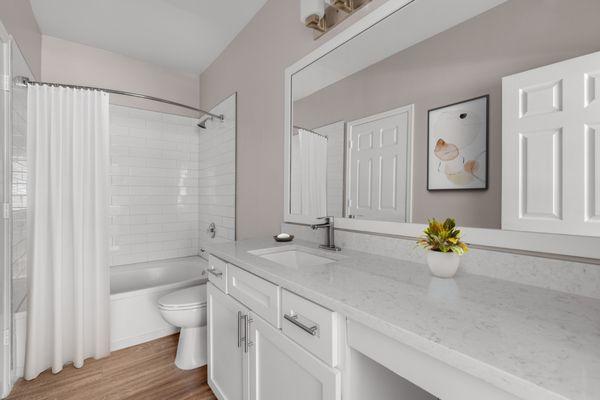 Large bathroom at The Links at Plum Creek in Castle Rock, CO