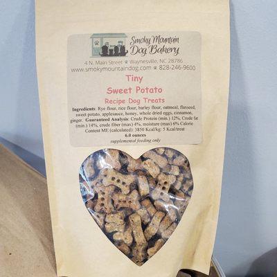 So cute, teeny mini baby treats for pups!