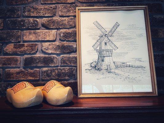 Wooden shoes and picture of windmill - Russ'