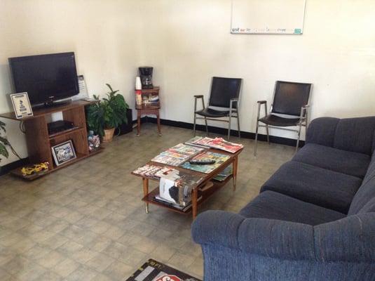 SPACIOUS WAITING ROOM W/ FREE WIFI & CABLE TV