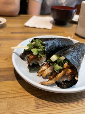 salmon skin handroll