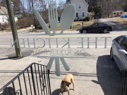 We walk there with our dogs, they wait while we grab our lunch to go- everyone is so friendly- no one seems to mind the pups out front.