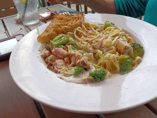 Chicken Alfredo Fettuccine with garlic bread