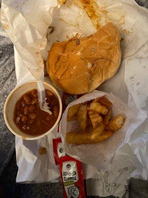 Cold sandwich.  Half thing of fries. But the beans were on point. ‍