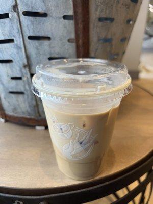 16 oz iced vanilla latte