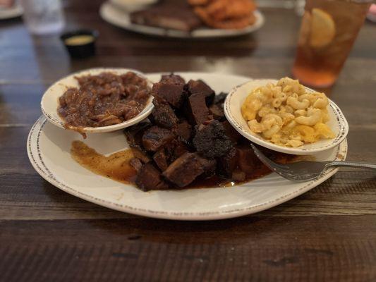 Burnt Ends Platter with spicy BBQ beans and mac and cheese