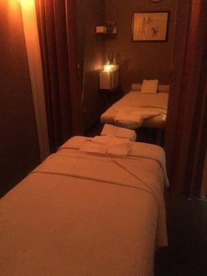 This is a couple massage room, calm and relaxable.