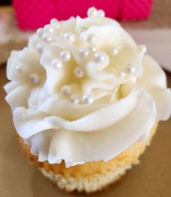 Smallcakes Cupcakery and Creamery of South Barrington