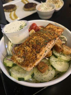 Garden salad with salmon