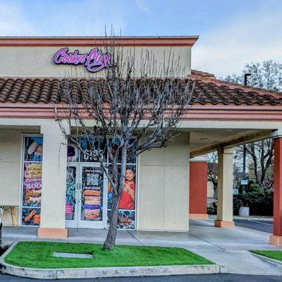 The Bay Area's first branch of "Cookie Plug" is coming soon! I'm not too fond of the drug/gang branding, but the graffiti is cool. 01/16/23