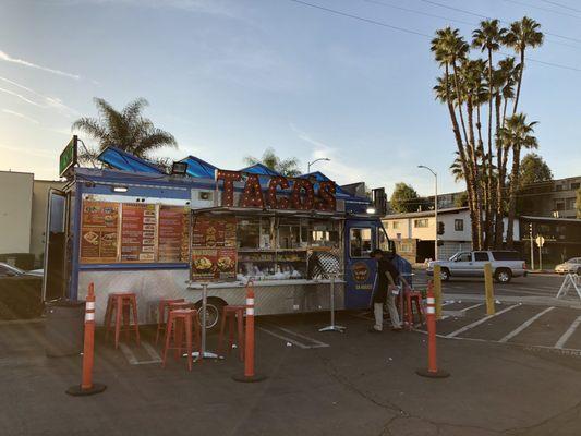 Taco truck at Chase St & Tobias Ave corner