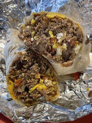 Machaca & egg breakfast burrito! Look at all that meat!