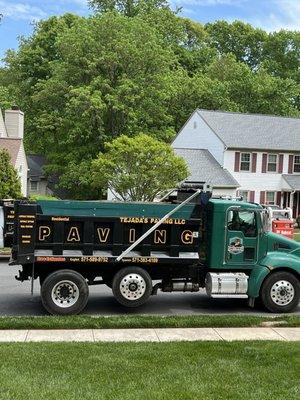 Paving truck