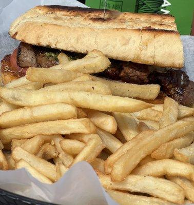 Steak sandwich with mozzarella and chimichuri