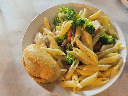 Chicken and broccoli with sun-dried tomatoes