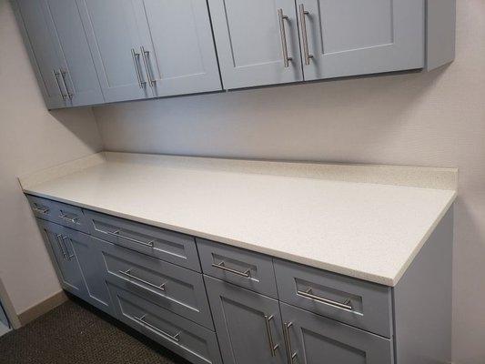 Shaker Gray cabinets with beautiful silver handle accents and minimal white countertop