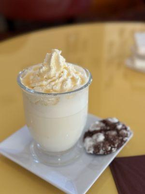 White hot chocolate with a spiced cookie