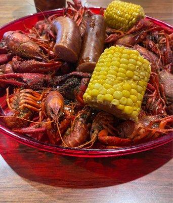 Crawfish, two corns and two sausages