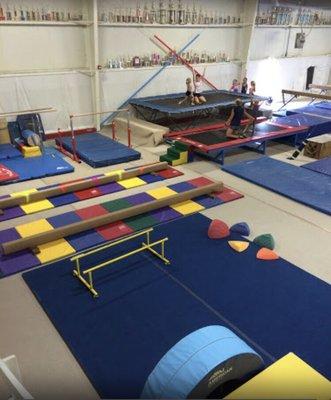 beam and trampolines floor bars