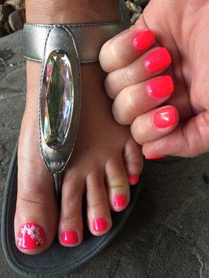 Had the citrus pedicure and dipping powder done.  Loved the wonderful service!   Lena and Bibi are terrific!