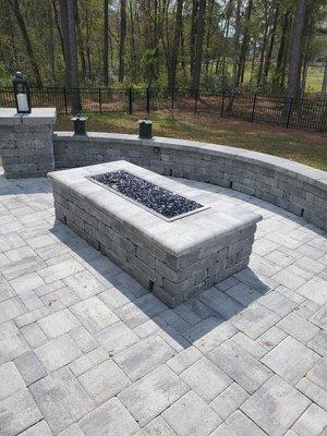 Outdoor fire pit