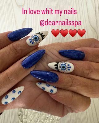 Dear Nals Spa and asked for a design with the Turkish eye for envy. And I never thought I would fall in love with the design of my nails.