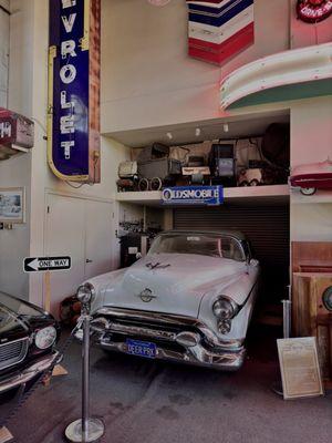 Vehicle Display barn garage