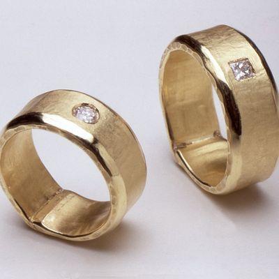 18k wedding bands with diamonds