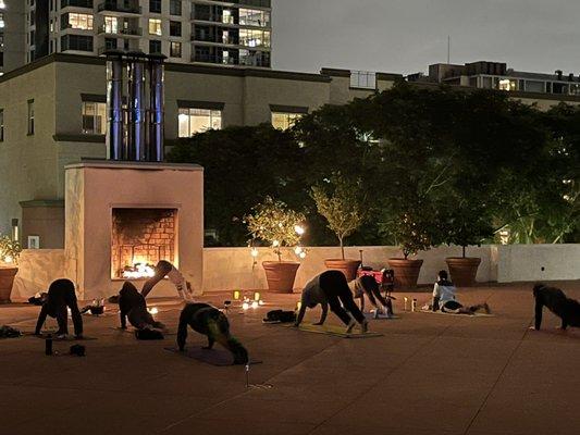 Twilight yoga under the stars !