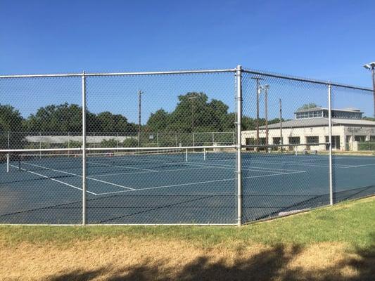 Nice newish-looking tennis court